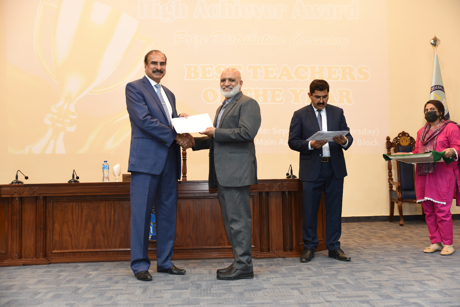 Best Teacher's Award to Dr. Sibghatullah of Department of English GS